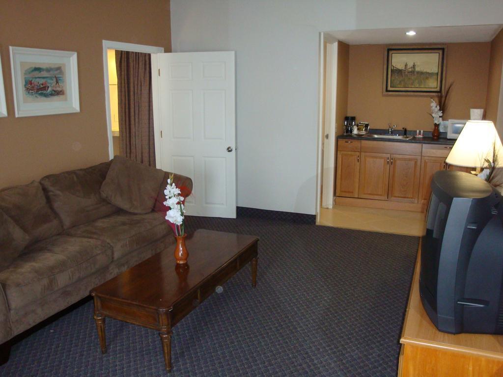 Bradford Inn And Suites Plymouth Zewnętrze zdjęcie